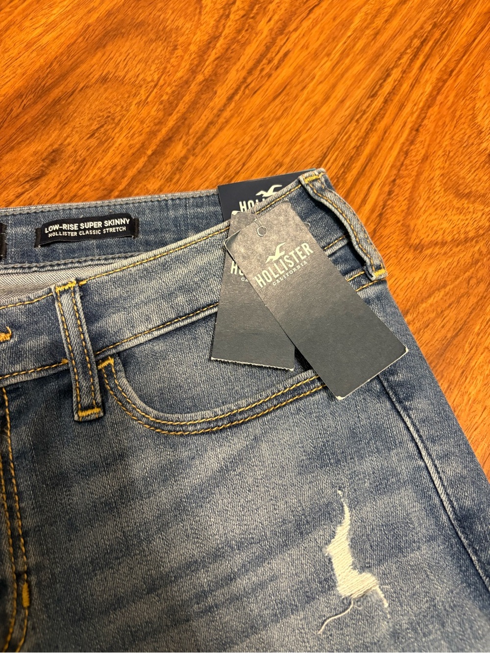 Hollister Women's Low-rise Super Skinny Jeans - Medium Blue Distressed - 7L - Picture 5 of 9